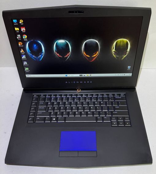 Ігровий ноутбук Dell Alienware 15 R3 / 15.6" (1920x1080) IPS / Intel Core i7-7700HQ (4 (8) ядра по 2.8 - 3.8 GHz) / 32 GB DDR4 / 512 GB SSD / nVidia GeForce GTX 1070, 8 GB GDDR5, 256-bit / WebCam б/в | Зображення 1