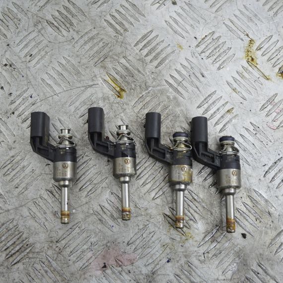 Форсунка 1.4 TFSI Audi A1 Форсунка Ауді а1 03C906036F
