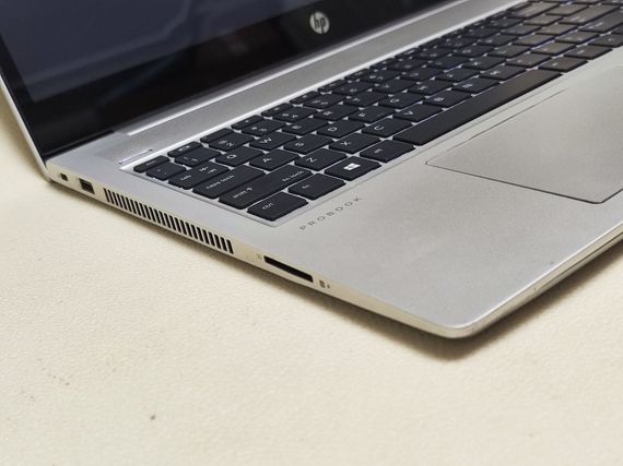 Ноутбук HP ProBook 450 G6 / 15.6" (1366x768) TN Touch / Intel Core i5-8265U (4 (8) ядра по 1.6 - 3.9 GHz) / 8 GB DDR4 / 256 GB SSD / Intel UHD Graphics 620 / WebCam б/у | Зображення 2