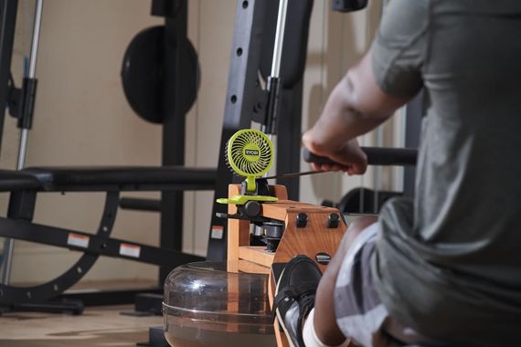 Вентилятор акумуляторний кліпса Ryobi USB Lithium RCF4-120G 4В акб 1х2А·год 3800об·хв обертання 325° поворот 180° 2 швидкості 0.29кг 5133006143 | Зображення 3