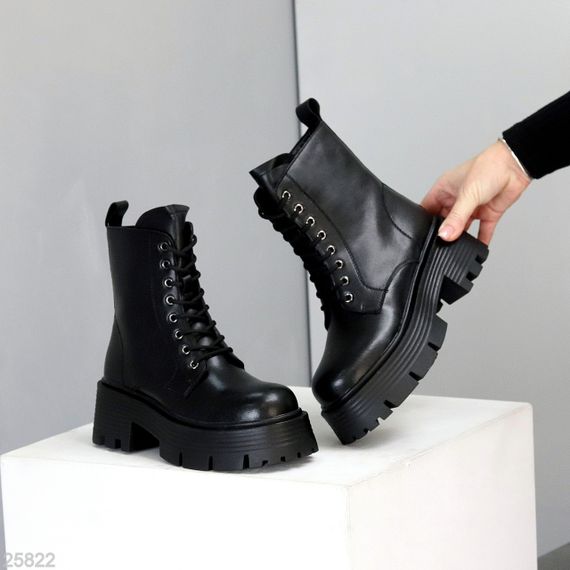 Молодіжні чорні шкіряні зимові черевики берці на масивній підошві 38