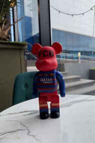 Фигурка Bearbrick FCB дизайнерська статуетка ведмідь Беарбрік 28 см mb039 червоний с синім