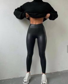 Женские лосины тонкие из эко кожи облегающие GDF120, цвет черный, размер 42/44