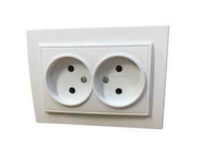 Розетка внутренней установки 2-я б/з белая IP20 Malta Ny95000965