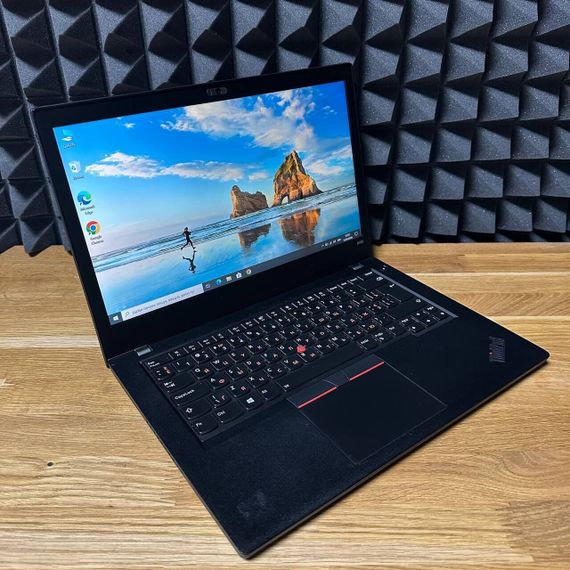 Ультрабук Lenovo ThinkPad A485 / 14" (1920x1080) IPS / AMD Ryzen 5 Pro 2500U (4 (8) ядра по 2.0 - 3.6 GHz) / 8 GB DDR4 / 256 GB SSD / AMD Radeon Vega 8 Graphics / WebCam б/в | Зображення 2