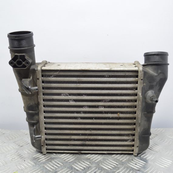 Радіатор інтеркулера 2.0 TFSI Audi A4 B7 2004-2008 Радіатор інтеркулера Ауді а4 б7 8E0145805AA