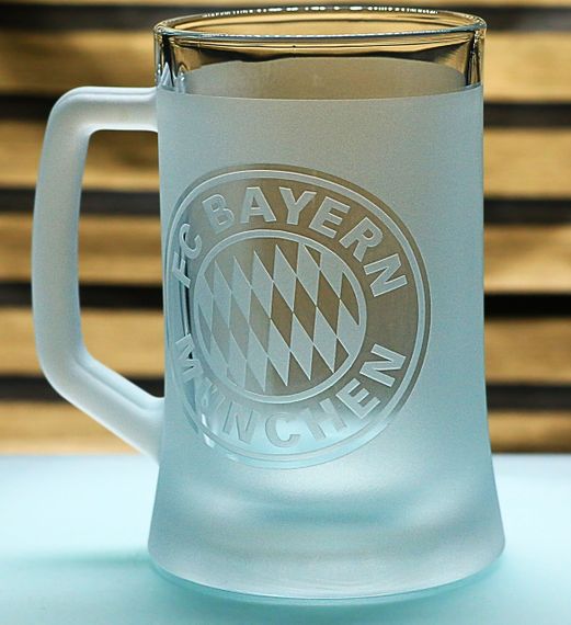 Пивний келих 670 мл ФК Bayern München Бавария з гравіюванням подарунок для фаната   футбольний кухоль | Зображення 2