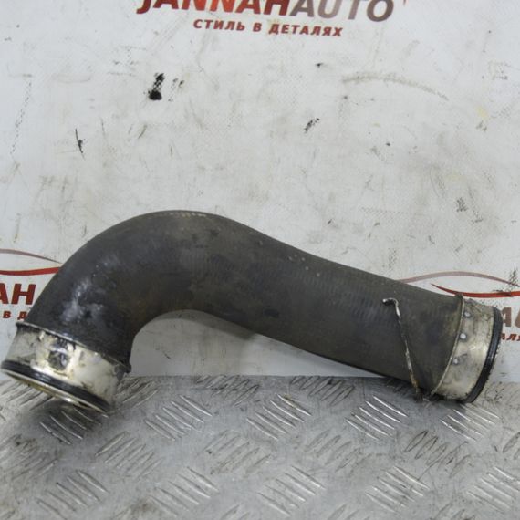 Патрубок інтеркулера лівий Volkswagen Golf V Passat B6 2003-2013 Повітряний патрубок Фольксваген 1K0145834B