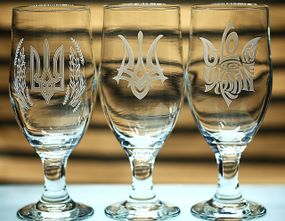 Набір пивних келихів Герб України 330 мл Патріотичні бокали з гравіюванням Подарунок для чоловіка військового