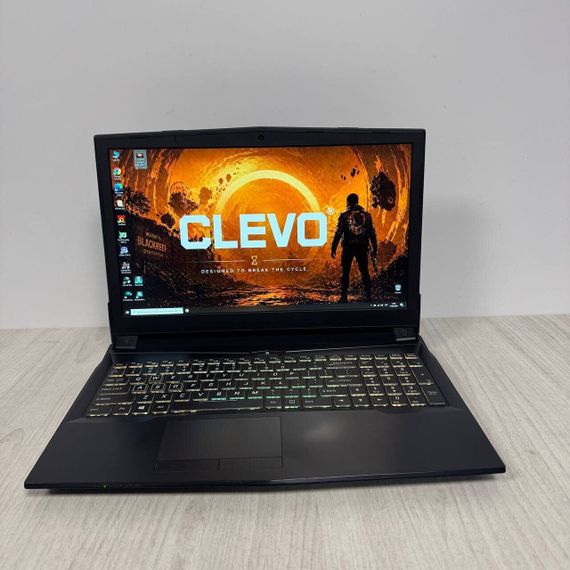 Игровой ноутбук Clevo N850EP6 / 15.6" (1920x1080) IPS / Intel Core i7-8750H (6 (12) ядра по 2.2 - 4.1 GHz) / 16 GB DDR4 / 250 GB SSD + 2000 GB HDD / nVidia GeForce GTX 1060, 6 GB GDDR5, 192-bit / WebCam б/у | Зображення 1
