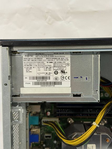 Робоча станція Fujitsu Celsius W530 Workstation Tower / Intel Xeon E3-1246 v3 (4 (8) ядра по 3,5 - 3,9 ГГц) / 16 ГБ DDR3 / 250 ГБ SSD + 500 ГБ HDD / Intel HD Graphics P4600 / DVD-ROM / 380 Вт б/в | Зображення 6