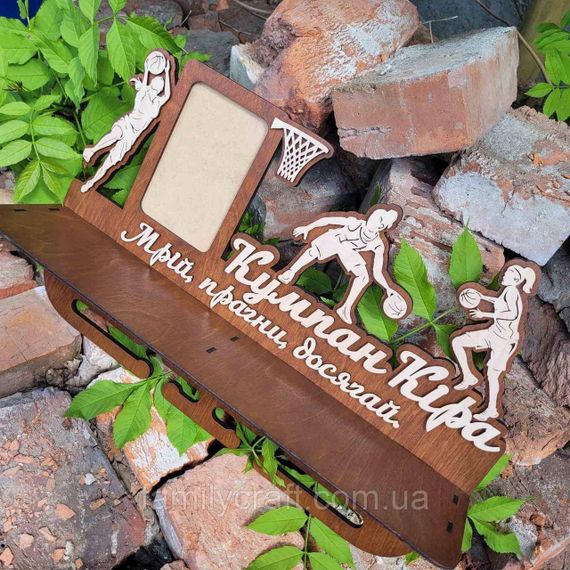 Медальниця з фоторамкою і полицею для кубків Дерев'яний тримач для медалей Органайзер для нагород Баскетбол | Зображення 5