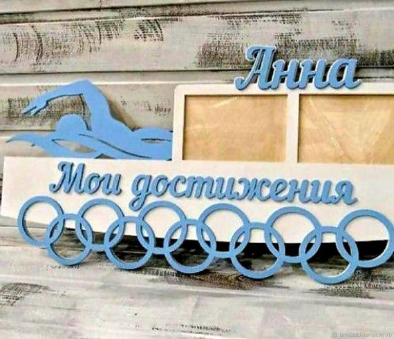 Медальниця плавання , іменна з поличкою, дерев'яна, тримач для медалей, медальниці, Синій