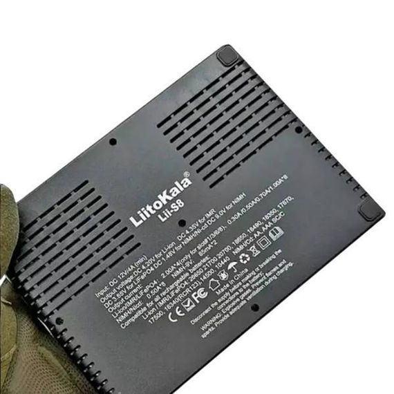 Зарядное устройство с индикатором заряда на 8 аккумуляторов от сети  LiitoKala Lii-S8 Черный