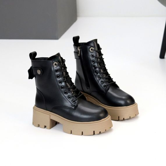 Чорні шкіряні черевики берці на блискавці на бежевому тракторної підошві | Зображення 3