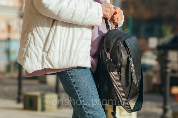 Жіночий шкіряний рюкзак міський 23х32х13, сумка для міста, подорожей та  відпочинку, чорна | Зображення 7