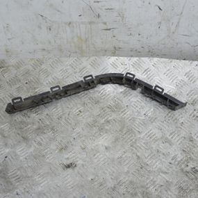 Кронштейн кріплення заднього бампера права Volkswagen Golf VII 2012-2020 універсал Кріплення бампера Фольксваген 5G9807356