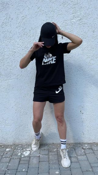 Жіноча футболка чорна | Зображення 3