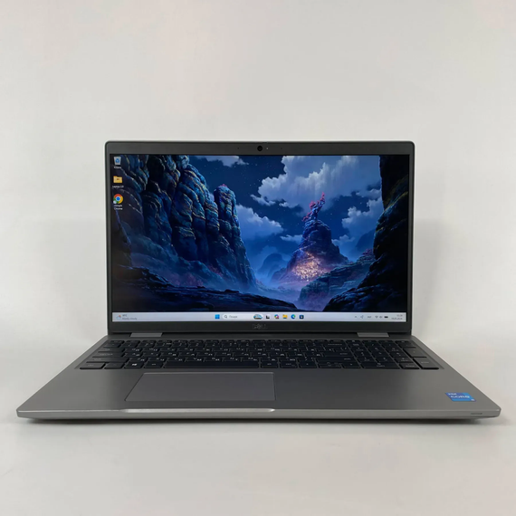 Ультрабук Dell Latitude 5520 / 15.6" (1920x1080) IPS / Intel Core i5-1135G7 (4 (8) ядра по 2.4 - 4.2 GHz) / 16 GB DDR4 / 256 GB SSD / Intel Iris Xe Graphics / HDMI / WebCam б/у + Подарок Беспроводная мышь / USB | Зображення 1