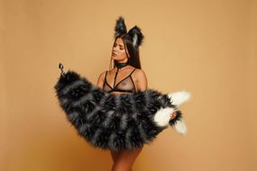 Анальний потрійний хутряний хвіст без пробки, Чернобурий з білим кінчиком, OKOVA 100 см. Sex Aura