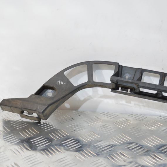 Кронштейн заднього бампера правий Skoda Rapid Spaceback 2012-2022 універсал Направляюча бампера задня права Шкода Рапід 5JJ807864 | Зображення 1