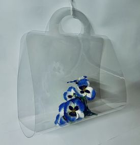 Сумочка для букетов цветов и подарков, з ручками, 35*26*14 см из прозрачного пластика (без цветов)