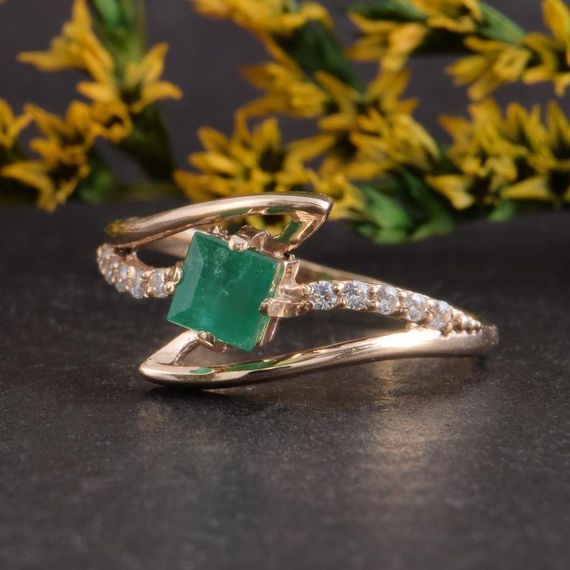 Женское золотое кольцо с изумрудом 15.5 | Зображення 6