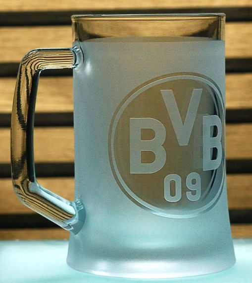 Пивний келих 670 мл ФК Боруссия Дортмунд Borussia з гравіюванням подарунок для фаната   футбольний кухоль | Зображення 1