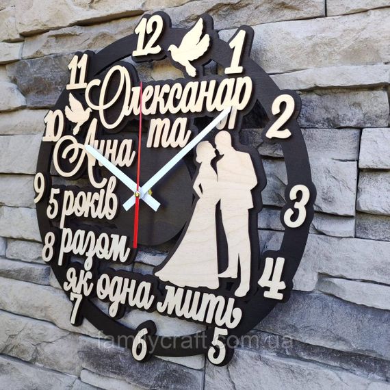 Именные часы на годовщину свадьбы, подарок для пары, деревянный декор, бесшумные, 35 см | Зображення 2