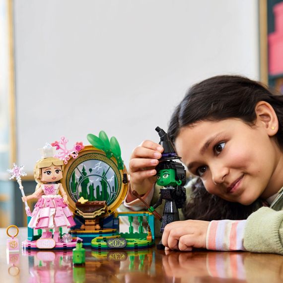 Конструктор LEGO Wicked Фігурки Ельфаби й Ґлінди 558 деталей (75682) | Зображення 6