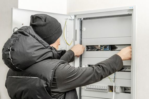 Шапка Hoegert JONAS HT5K487 утеплена 50% поліестер, 45% район, 5% акрил чорна, універсальний розмір | Зображення 1