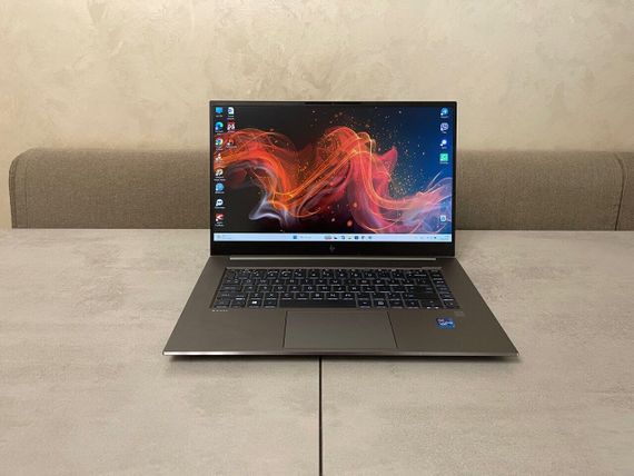 Мобильная рабочая станция HP ZBook Studio 15 G8 / 15.6" (1920x1080) IPS / Intel Core i7-11800H (8 (16) ядер по 4.6 GHz) / 32 GB DDR4 / 1000 GB SSD M.2 / nVidia RTX A3000, 6 GB GDDR6, 192-bit / WebCam / Fingerprint б/у + Подарок Проводная мышь / USB | Зображення 1