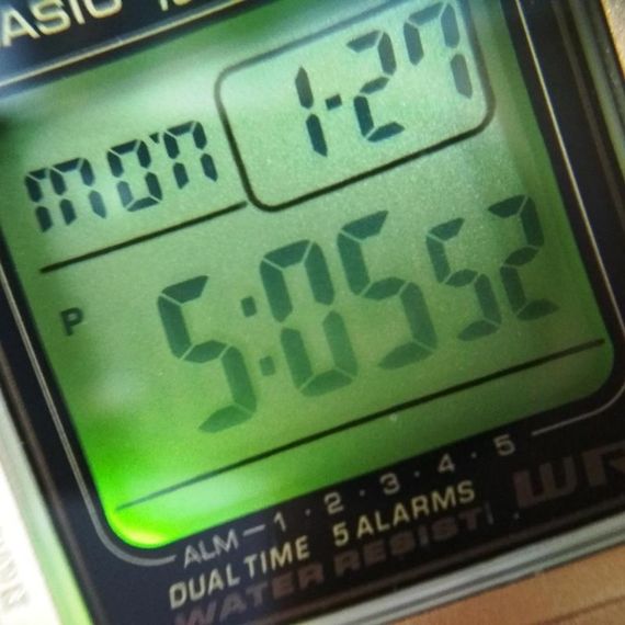 Чоловічі стильні кварцові годинники електронні оригінальні Casio Collection F-201WAM-9AVEF | Зображення 2