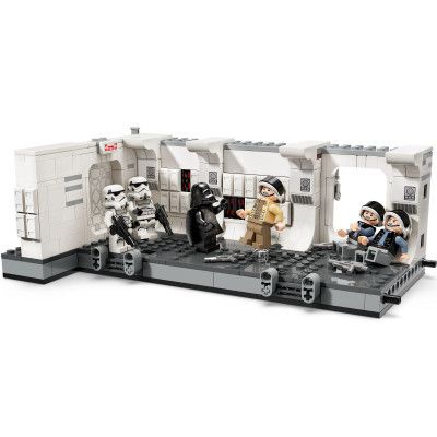 Конструктор LEGO Star Wars Посадка на борт Тантов IV 502 детали (75387) | Зображення 2