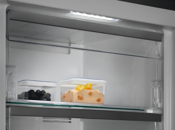Морозильна камера Electrolux RUT7ME28X2 | Зображення 4