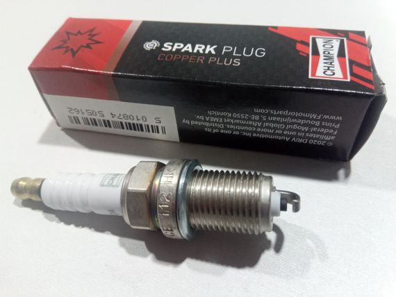 Свічка запалювання CHAMPION (OE039) ВАЗ 2110 16 кл., 1 шт. ключ 16 (2112-3707010) (OE039/T10)