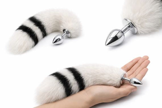 Анальная пробка Snow Fox Elegance с белым пушистым хвостом с черными полосками, металл, размер S | Зображення 2