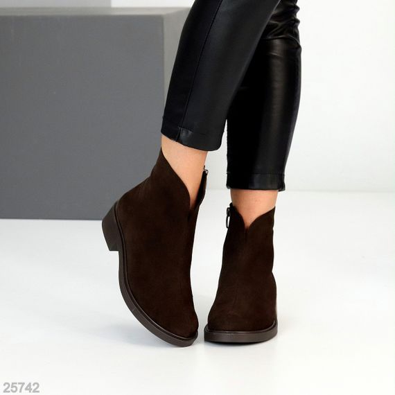 Практичні універсальні шоколадні зимові замшеві черевики низький хід | Зображення 1