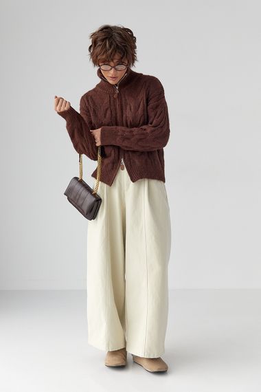 Теплий кардиган в косички на блискавці - темно-коричневий цвет, ONE SIZE (є розміри) | Зображення 2