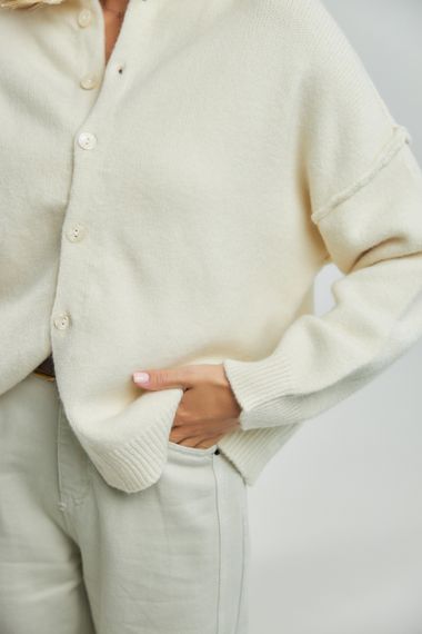 Теплий в'язаний кардиган на ґудзиках - молочний цвет, ONE SIZE (є розміри) | Зображення 3