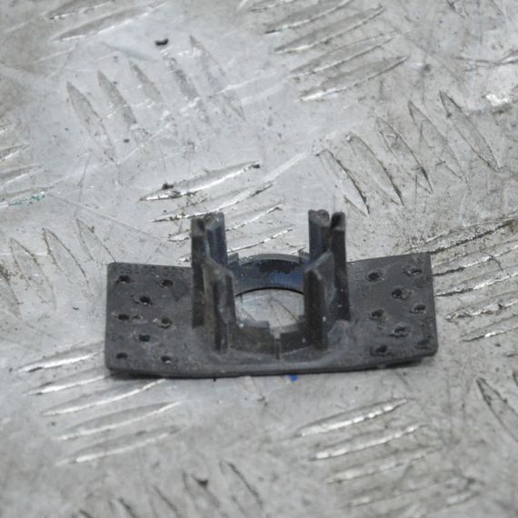 Кронштейн датчика парктроніка Volkswagen Golf VII 2012-2020 Кріплення датчика паркування Фольксваген 5G0919493A | Зображення 2