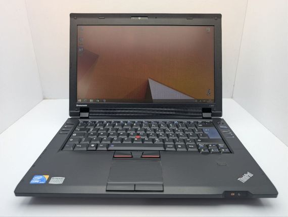 Ноутбук Lenovo ThinkPad L412 / 14" (1366x768) TN / Intel Core i3-380M (2 (4) ядра по 2.5 GHz) / 4 GB DDR3 / 250 GB HDD / Intel Graphics / WebCam / DVD-ROM / АКБ не тримає б/в | Зображення 1