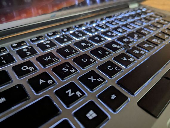 Ультрабук Б-класс Dell Latitude 5411 / 14" (1920x1080) IPS / Intel Core i7-10850H (6 (12) ядер по 2.7 - 5.1 GHz) / 16 GB DDR4 / 512 GB SSD / Intel UHD Graphics / WebCam / Windows 10 б/у | Зображення 7
