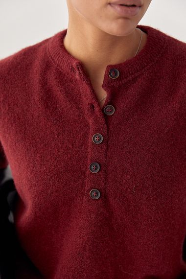В'язана вільна кофта з ґудзиками на горловині - бордо цвет, ONE SIZE (є розміри) | Зображення 3
