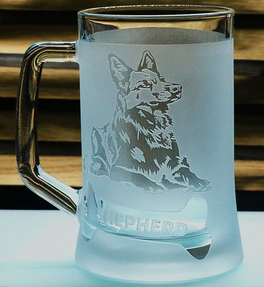 Пивная кружка с ручкой 670 мл с гравировкой Немецкая овчарка  владельцу собаки | Зображення 2