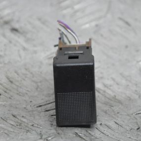 Кнопка заглушка консолі Mazda 5 2005-2010 Заглушка торпедо Мазда 5 759170