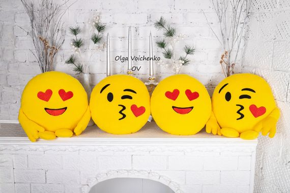 Мягкие игрушки эмодзи смайлики сердечки декоративная подушка игрушка желтая круглая качественная вышивка флис | Зображення 1