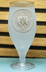Подарунковий келих для пива соку води на ніжці 500 мл з гравіюванням  лого футбольного клуба ФК Манчестер Сіті