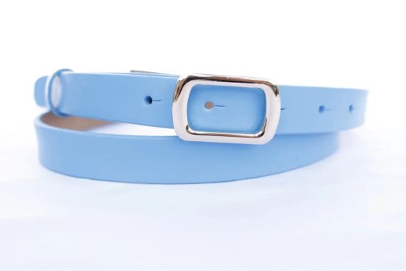Жіночий вузький шкіряний ремінь блакитний