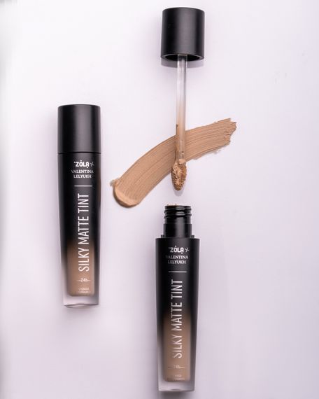 Рідкі тіні для повік ZOLA x Valentina Lelyukh Silky Matte Tint - 01 Soft Beige (3.2 g) | Зображення 2